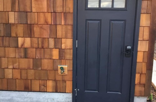 West Slope Apartment | Quiet SW Portland Studio with Hot Tub