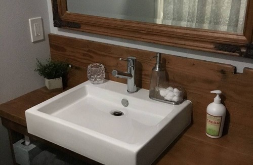 West Slope Apartment | Quiet SW Portland Studio with Hot Tub