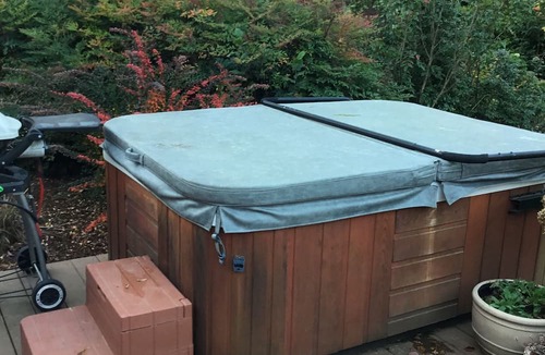 West Slope Apartment | Quiet SW Portland Studio with Hot Tub