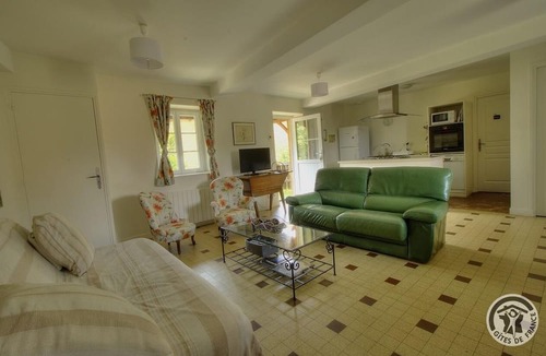 Saint-Julien House | Le Vigneronnage - SAINT-JULIEN