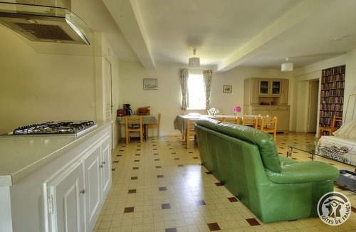 Saint-Julien House | Le Vigneronnage - SAINT-JULIEN