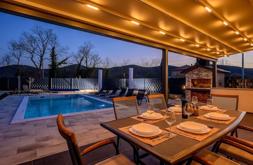 Dicmo House | Luxury Villa with Private Pool