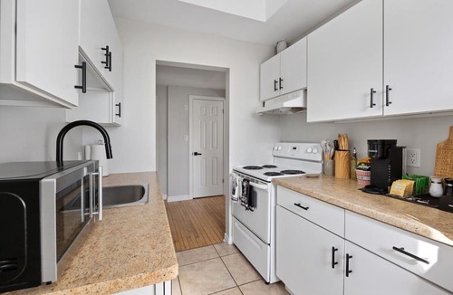 Walkerville Apartment | Emerald Suite + Amber Suite - Sleeps 6