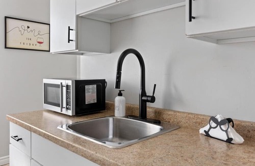 Walkerville Apartment | Emerald Suite + Amber Suite - Sleeps 6