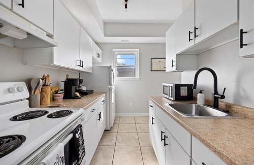 Walkerville Apartment | Emerald Suite + Amber Suite - Sleeps 6