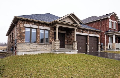 Beaverton House | Modern Lake Simcoe Retreat | Stylish 3BR Bungalow Sleeps 6