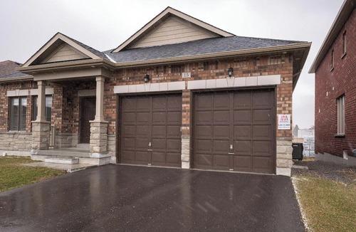 Beaverton House | Modern Lake Simcoe Retreat | Stylish 3BR Bungalow Sleeps 6