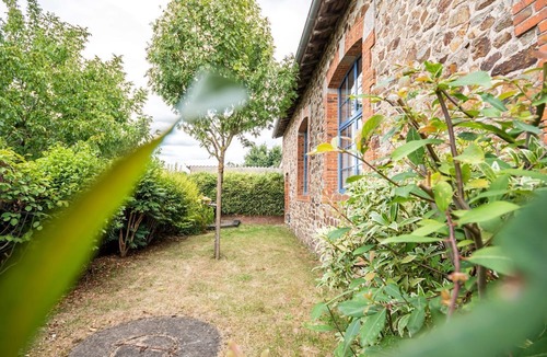 Bouffere House | 40 minutes from Le PUY DU FOU Gîte with swimming pool and private garden