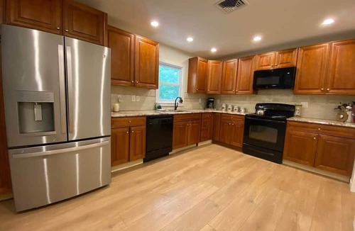 Mongaup Valley House | Lakefront Villa! Sleeps 14, Hot tub, boats!