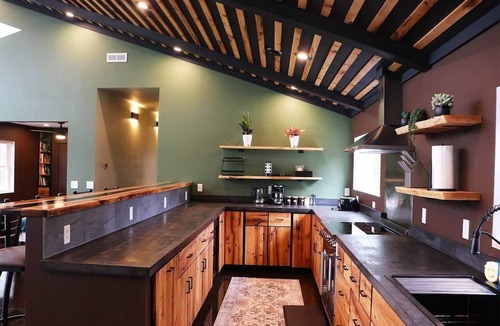 Markville House | NEW luxury 4bd 2ba luxury lakeshore private cabin. Pet-Friendly. Hot tub & more!