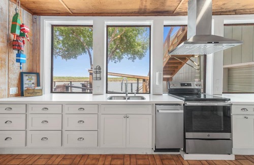 Rio Hondo Cabin | Casa Arroyo Sporting Lodge- First Floor-Deck Pier