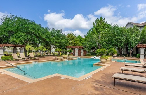 FM 1960 Apartment | Landing | Stunning 2BD in Copperfield