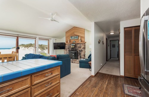 Bayshore House | Oceanfront Bayshore Escape w/Hot Tub & Bay Views