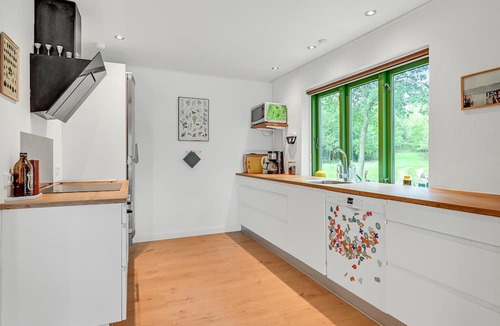 Bryrup House | Awesome home in Bryrup with lake view