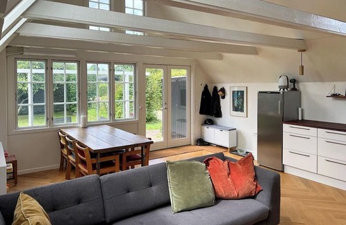 Dronningmolle House | Historic house with exposed beams near Hornbæk