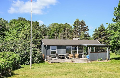 Oure House | Gorgeous home in Oure with WiFi