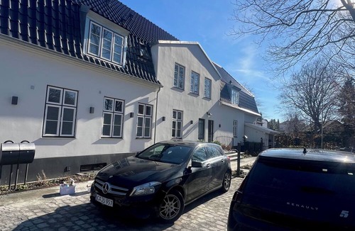 Charlottenlund Condo | Historic Charlottenlund villa with balcony & castle park