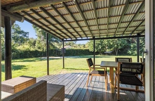 Hundested House | Cozy summerhouse with sunroom in Nødebohuse