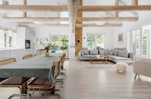 Hundested House | Cozy summerhouse with sunroom in Nødebohuse