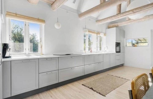 Hundested House | Cozy summerhouse with sunroom in Nødebohuse