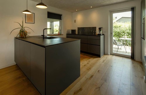 Grena Strand House | Amazing home in Grenaa with WiFi