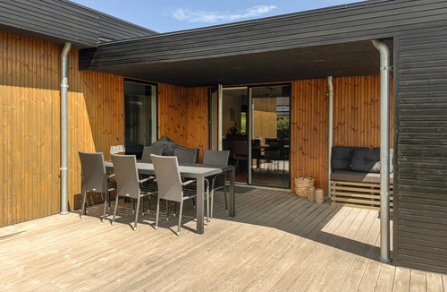 Grena Strand House | Amazing home in Grenaa with WiFi