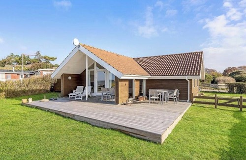 Frolunde House | Family house with beach access at Bildsø Strand
