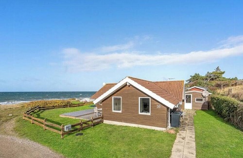 Frolunde House | Family house with beach access at Bildsø Strand