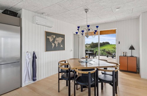 Hjarbæk House | Beautiful home in Løgstrup with sauna
