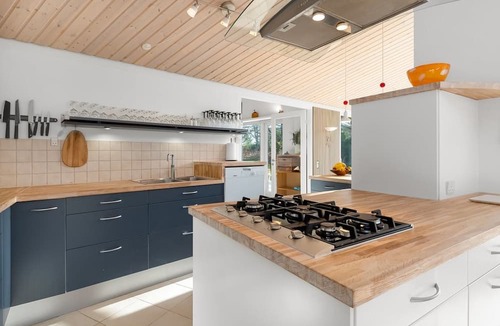 Lyngsbæk Strand House | "Berenice" - 500m from the sea by Interhome