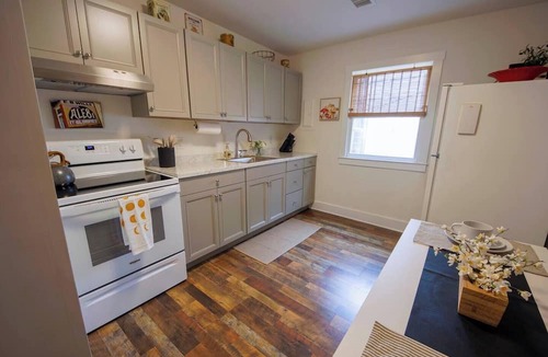 Winchester Apartment | The Perch - NEW/Downtown!