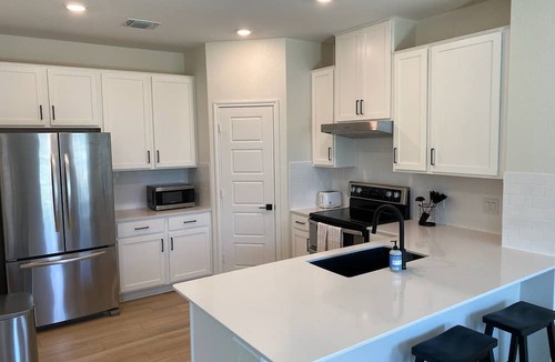 Manor House | Manor Vacation Rental w/Yard: 15 Miles to Austin!