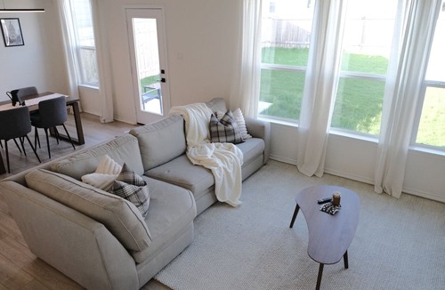 Manor House | Manor Vacation Rental w/Yard: 15 Miles to Austin!
