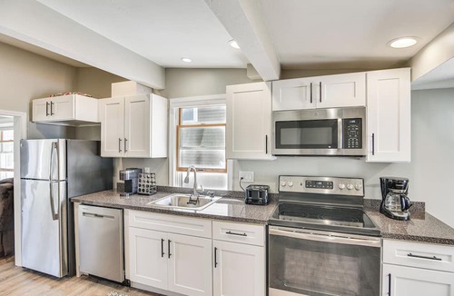 White Island Shores Cottage | Cottage on Private Pond w/Beach in Wareham