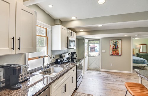 White Island Shores Cottage | Cottage on Private Pond w/Beach in Wareham