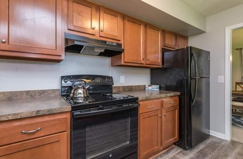 Versailles House | Woodford Stables/Walk to Eckert's Orchard