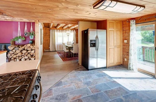 De Lancey Ski Chalet | Relax in the Catskills: Spacious 4-Bedroom Chalet for 9 guests in a remote area.