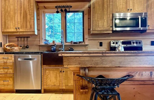 Port Carmen Cottage | One of a Kind Timber Framed Waterfront Escape w/Hot Tub!
