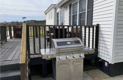 Cape Charles House | "Meant to Be” 4BR Family Retreat w/Game Room & Fire Pit 5 Min to Beach/Parks