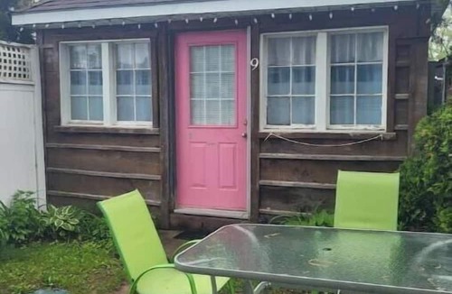 Grand Bend Cabin | Cozy Cabin #9, one block to beach