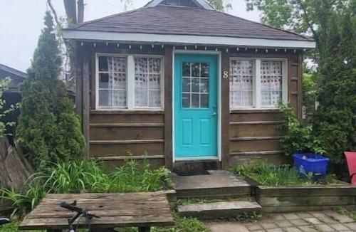 Grand Bend Cabin | Cozy Cabin #7, one block to beach