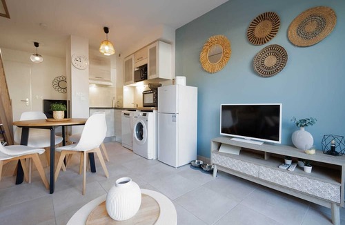 Serignan Apartment | Apartment in Sérignan with shared pool