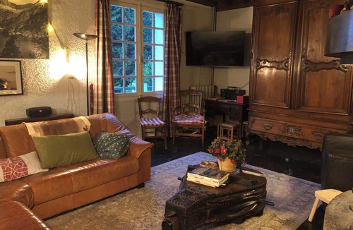 Campan Ski Chalet | BEAUTIFUL PYRENEAN MOUNTAIN CHALET.