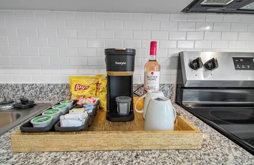 Addicks Apartment | "GuestReady Cozy Retreat: Relax in Style"