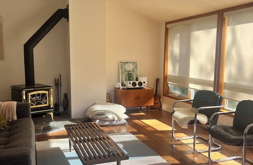 Lafontaine Cottage | clean all seasons cottage & pet friendly close to beaches