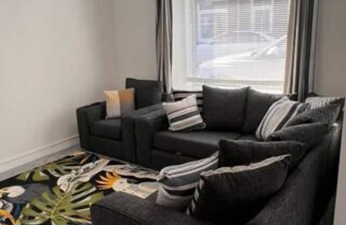 Trelewis House | 5 Bedrooms, 2 Bathrooms, 4 Double Rooms