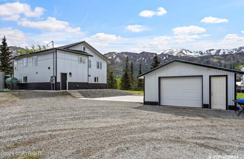 Chugiak RV Rental | Twin Peaks RV Site1 w Elec/Sewer