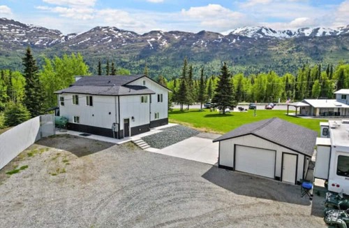 Chugiak RV Rental | Twin Peaks RV Site2 w Elec/Sewer
