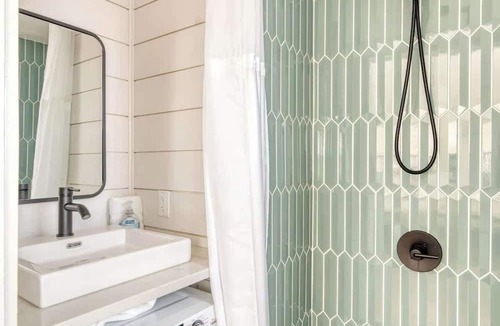 Overlook Apartment | Mississippi Micro-Luxe: Mid-Century Style