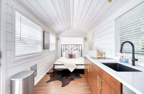 Overlook Apartment | Mississippi Micro-Luxe: Mid-Century Style